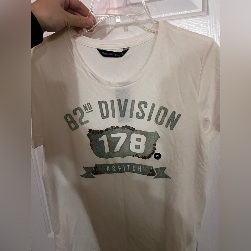 Abercrombie & Fitch Graphic Tee